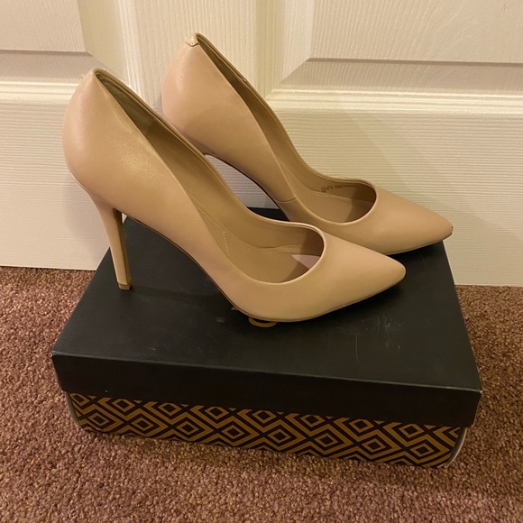 NWT Charles David Palma Nude Heels - Picture 6 of 10